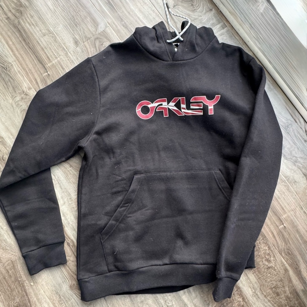 Mens Oakley Black Sweatshirt with Red Accents